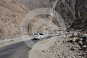 Winding road to mountain passÂ 